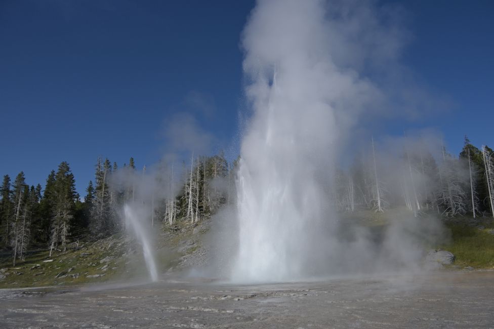 Bassin supérieur des geysers - Geyser Grand