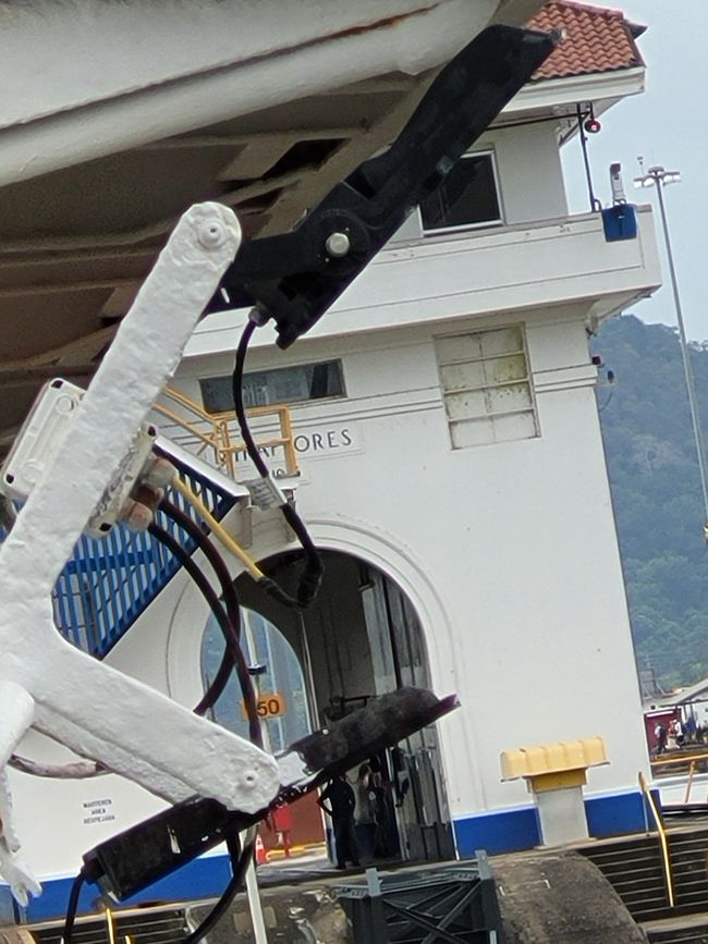 Day 41 of 175: Around the world cruise - Day passage through the Panama Canal