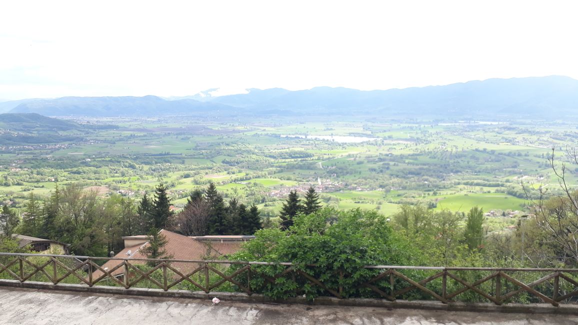La vue de ma fenêtre sur la vallée de Rieti et les Abruzzes, que je pensais un peu plus arides.