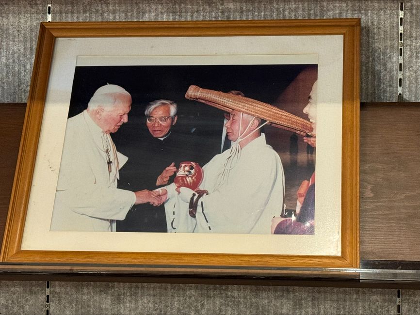 Pope with Daruma!! 