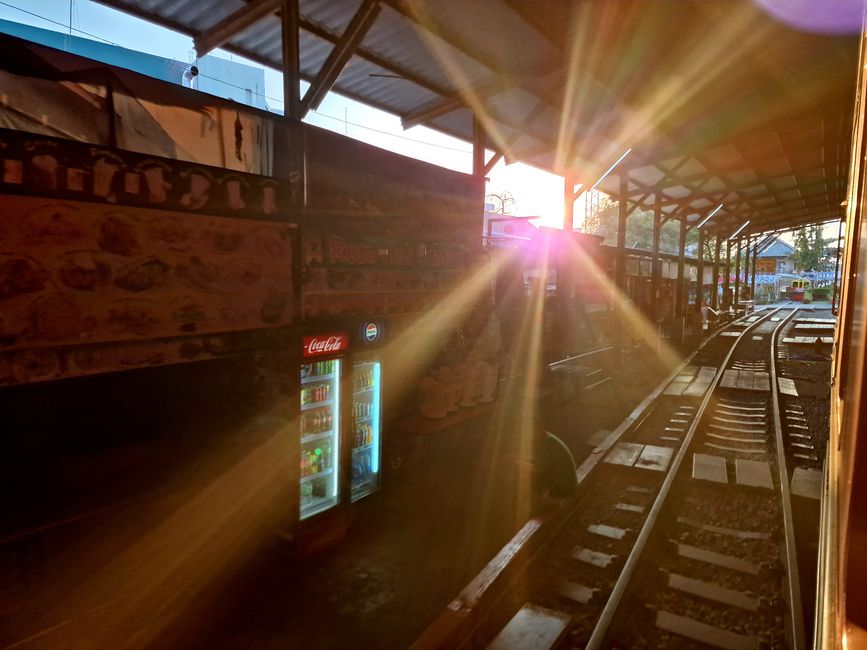 Tuut, tuut, klappt die Läden ein, der Zug kommt 🚂 ...