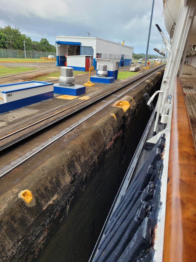Day 41 of 175: Around the world cruise - Day passage through the Panama Canal