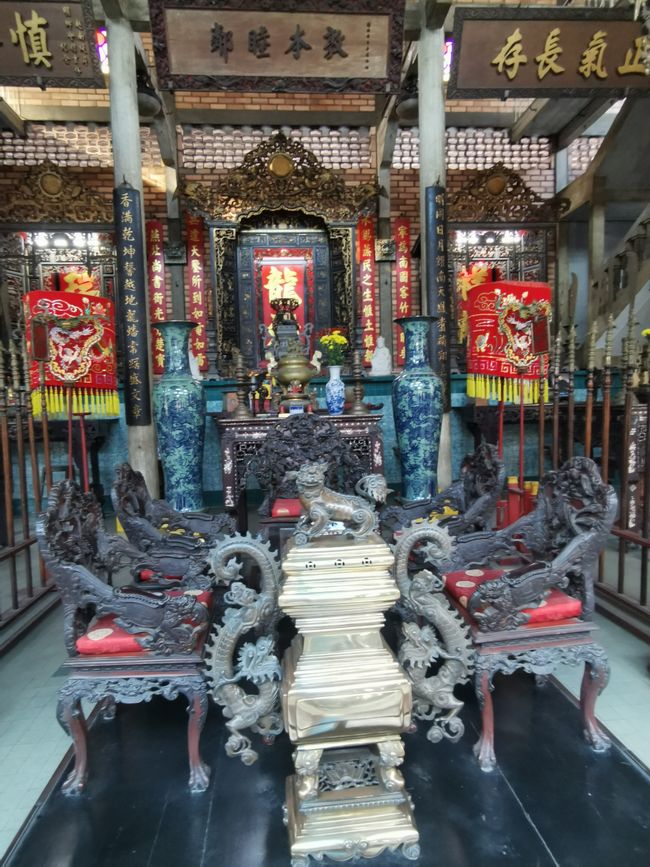 ... découvert un magnifique temple...