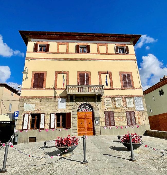 Das schmucke Rathaus.