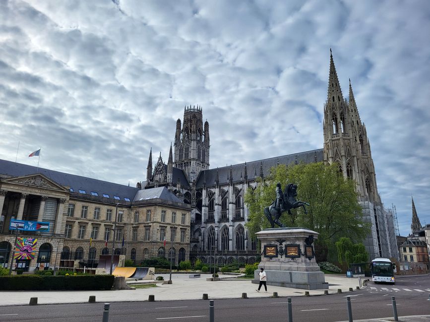 Rathaus und Abtei St. Ouen