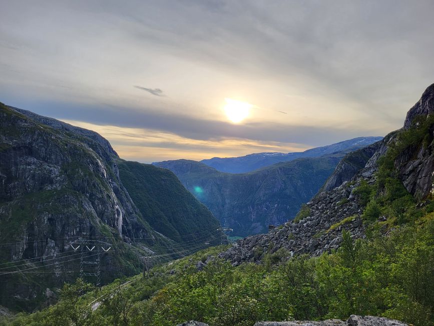 Etiqueta 11 - Bakka en Næroyfjorden sobre Vossevangen y Viking Valley en Gudvangen