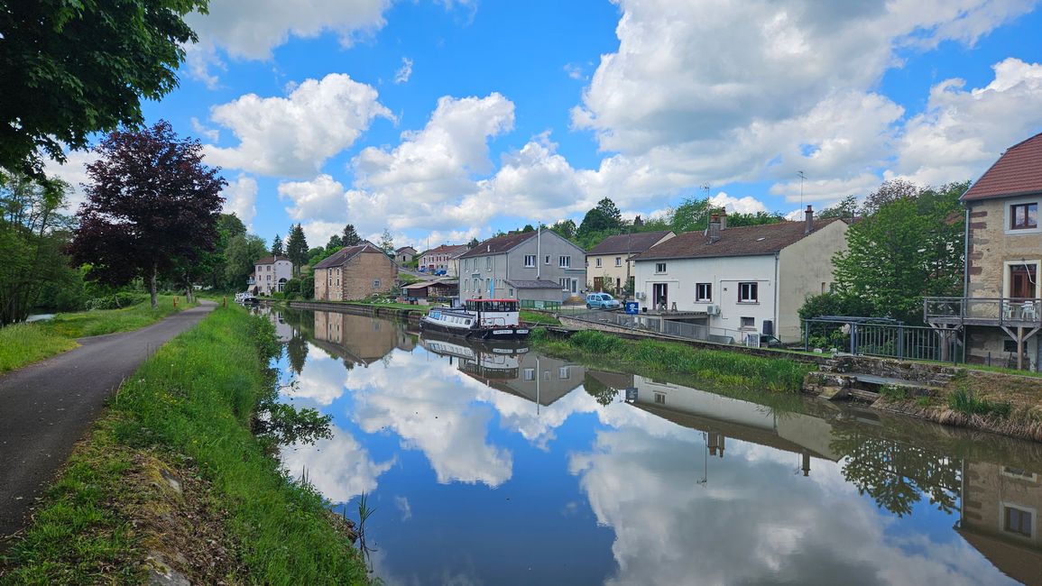 Al lado del canal