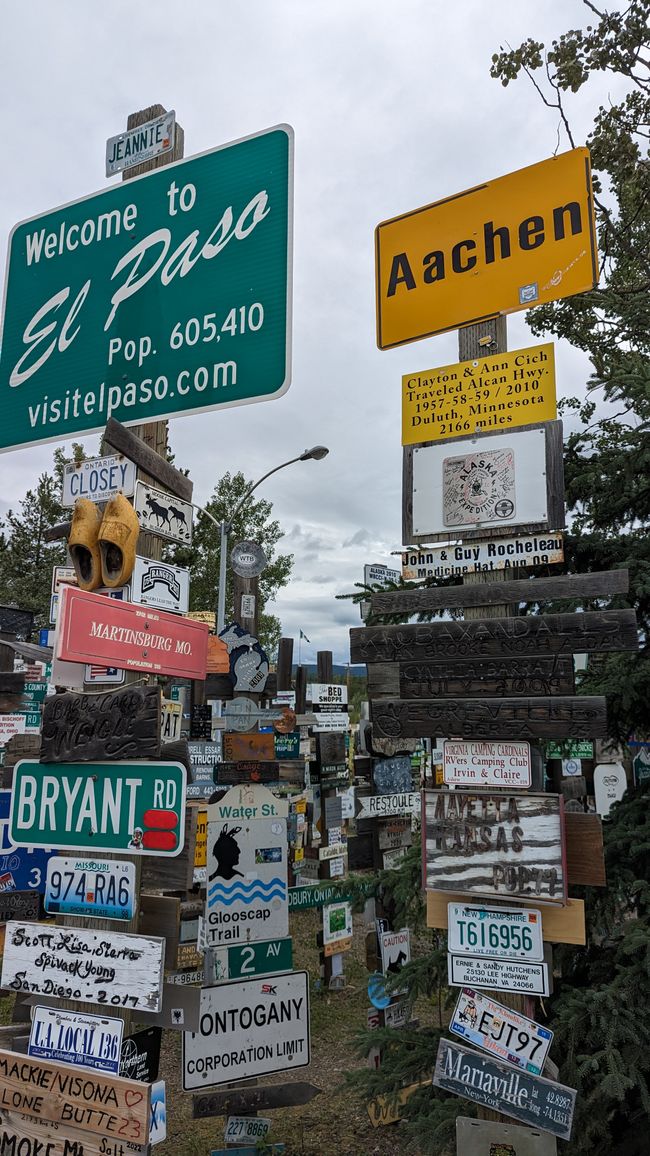 Sign Post Forest (Schilderwald) Watson Lake