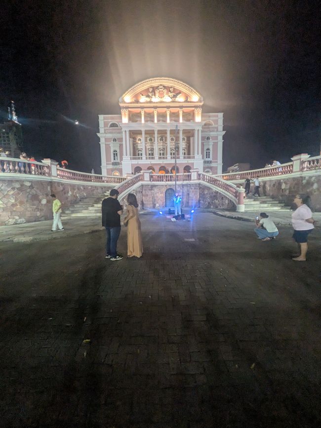 Manaus- und ewig singt das Opernhaus