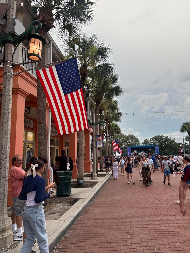 Outlet och 4h of july