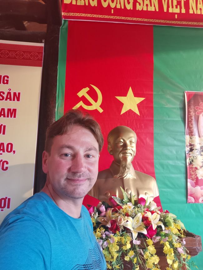 ... e di nuovo Ho Chi Minh (nella foto a destra) ...