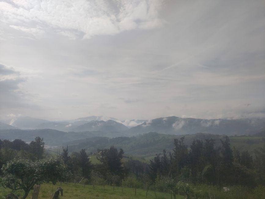 die Landschaft "dampft" nach dem Regen