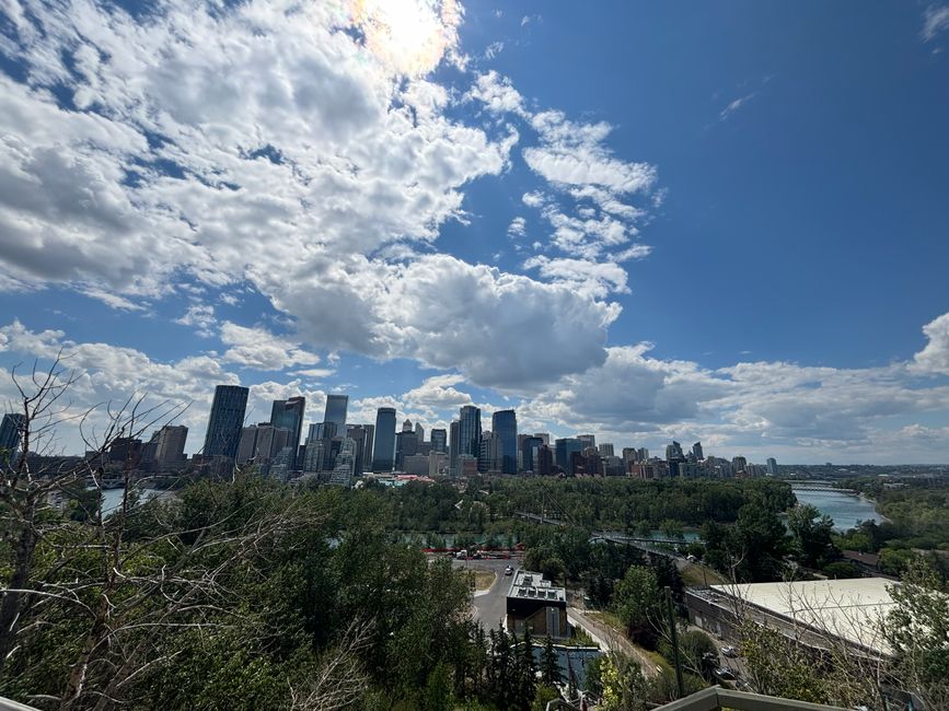 Crescent Heights Lookout Point - Skyline Calgary 