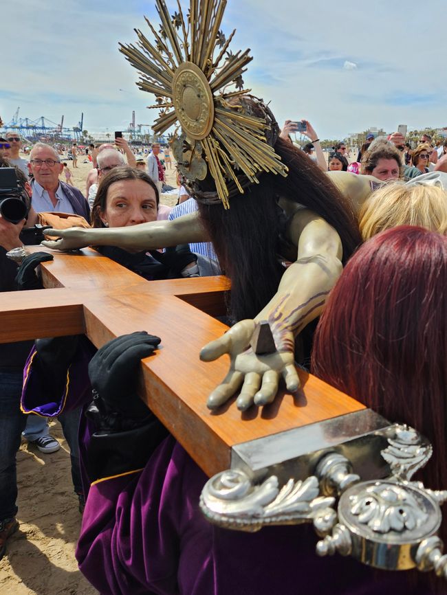 Processione del Venerdì Santo sulla spiaggia di Valencia