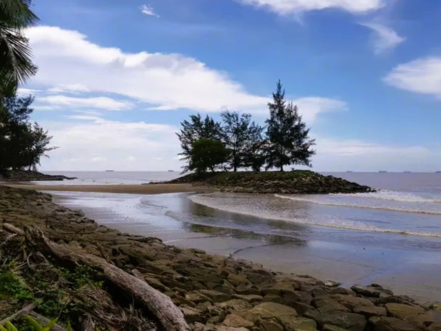 Bintulu, Pantai Tanjung Batu-Strand