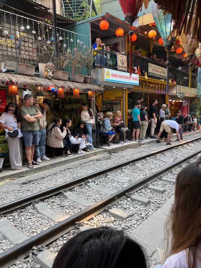 Hanoi-Tag 2: Überfüllte Läden, eine schwierige Challenge und das Abenteuer Train Street