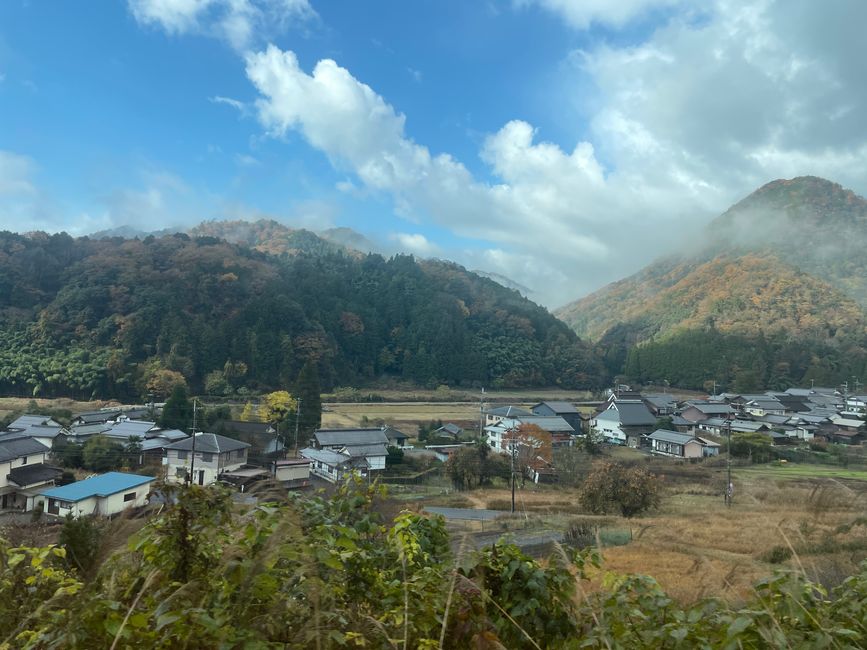 25.Capítulo: Un hermoso pueblo pesquero deshabitado y sentados en una maceta en Amanohashidate