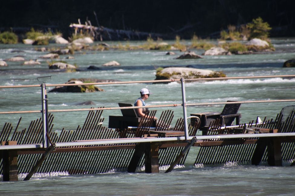 Arbeiter auf dem Wehr