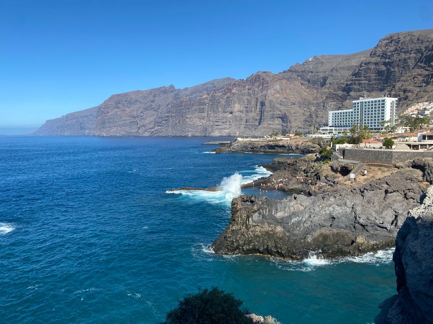 The steep cliffs of Los Gigantes, up to 500 m high - unfortunately marred by hotel complexes