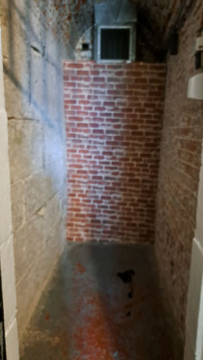 Cella per fino a otto persone con l'arredamento dell'epoca