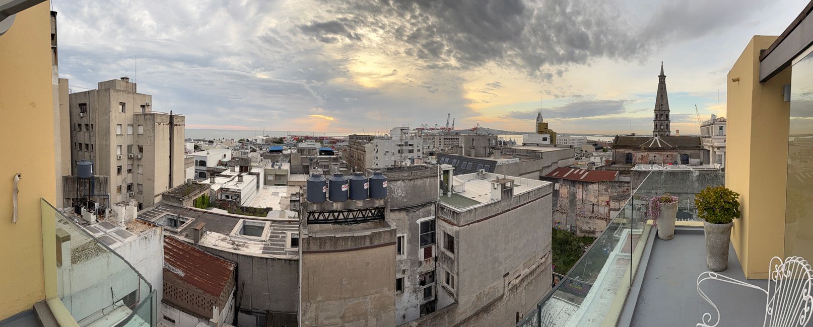 Etiqueta 14: Viaje a Montevideo