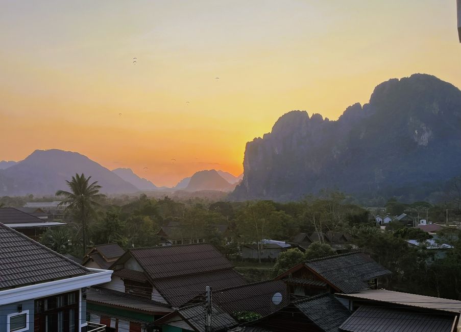 Vang Vieng in der Abenddämmerung