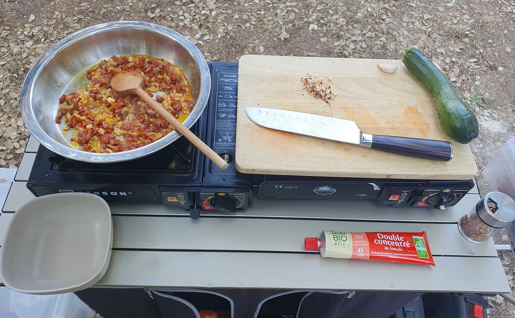 Kochen mit dem neuen Messer aus Calvi