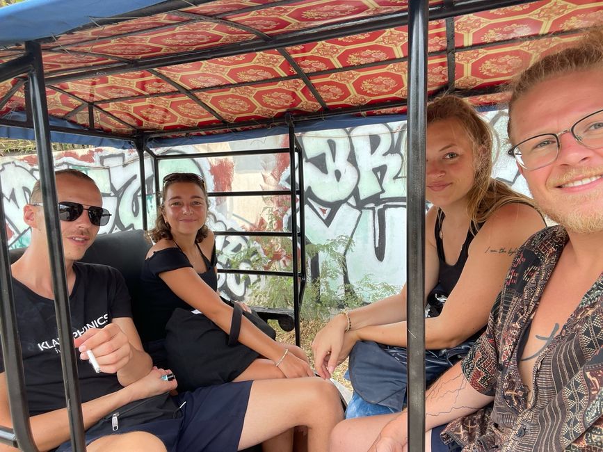 Wir im Tuktuk