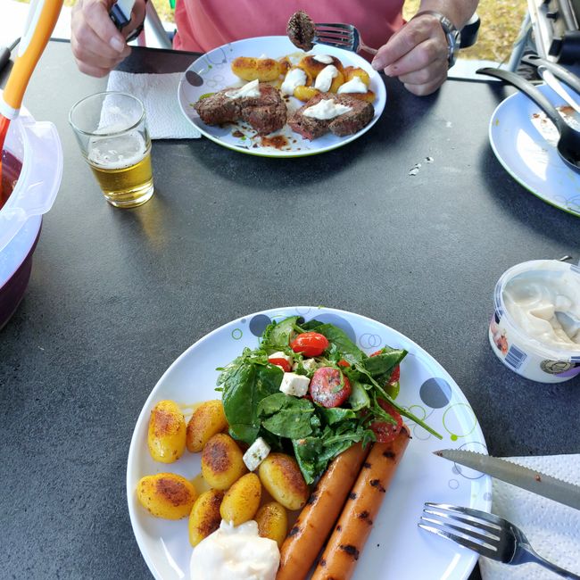 . .. die schwedischen Grillwürste sind gewöhnungsbedürftig