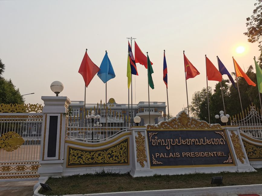 ... Similar to the royal palace in Luang Prabang... 