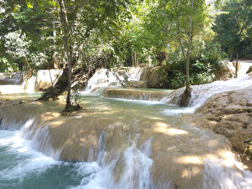 Les chutes d'eau de Tat-Sae et Santi Chedi