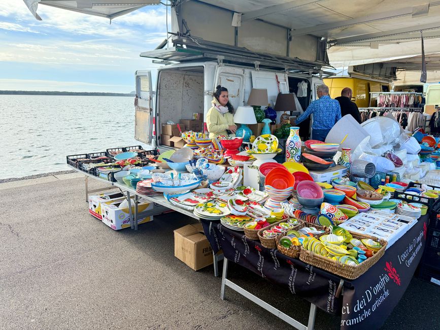 Die Stände waren direkt am Kai aufgebaut.