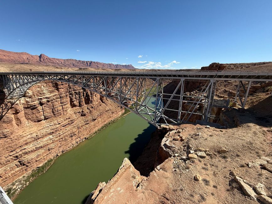 Unten ist der Colorado River
