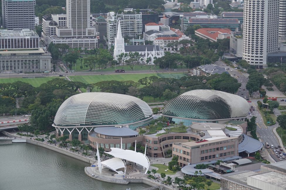 Auf dem SkyDeck des Hotels Marina Bay Sands