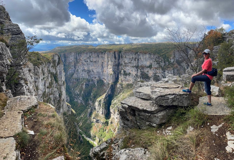 Along the gorge's edge 