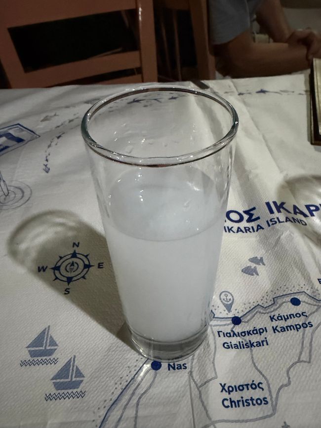 Der erste Ouzo des Urlaubs