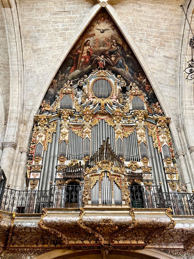 Die herrliche Orgel in der Basilica Acriprestal de Santa Maria la Mayor.