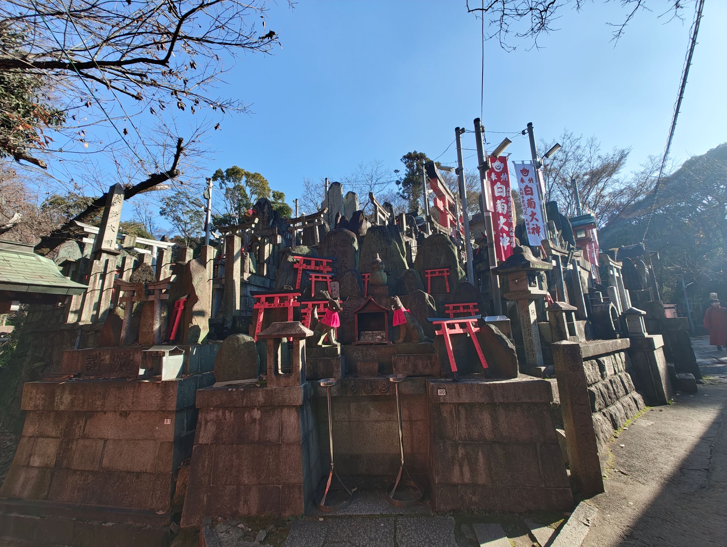 The main path was repeatedly adorned by these shrines.