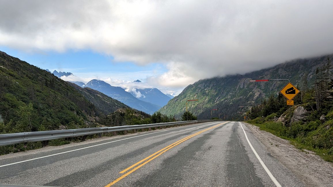 Tag 22: Auf nach Alaska! Ein Erdrutsch, der White Pass & lange Züge