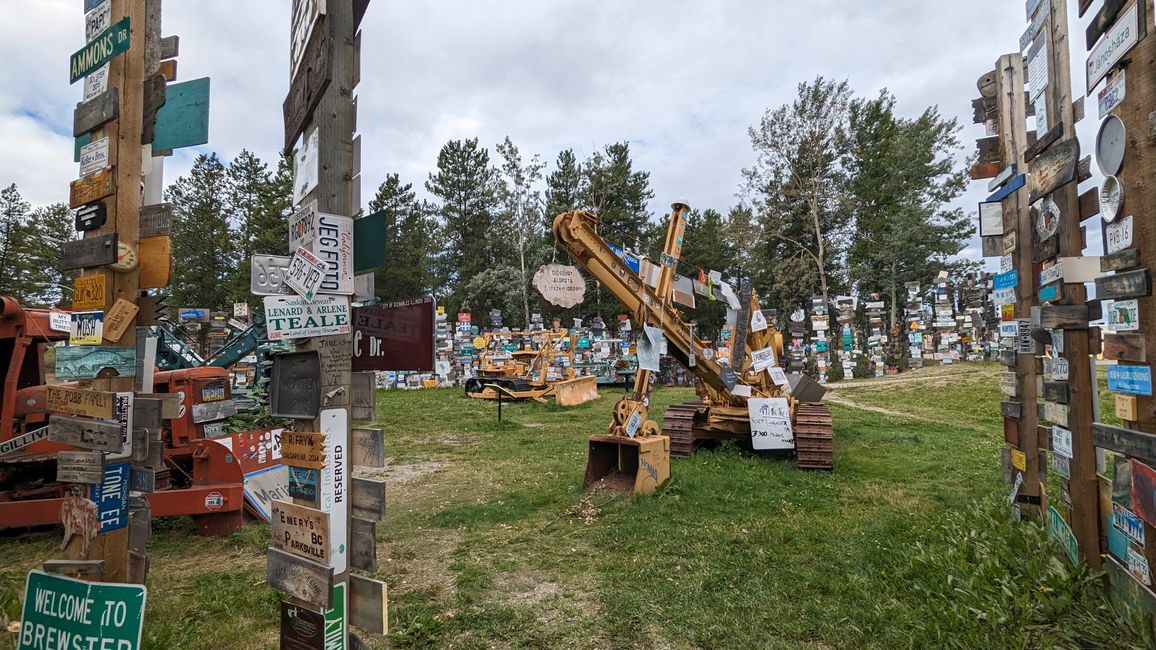 Sign Post Forest (Schilderwald) Watson Lake