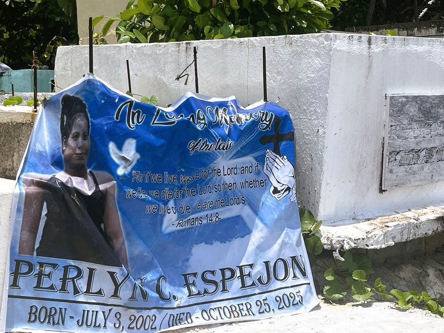 Grab von Perly Espejon