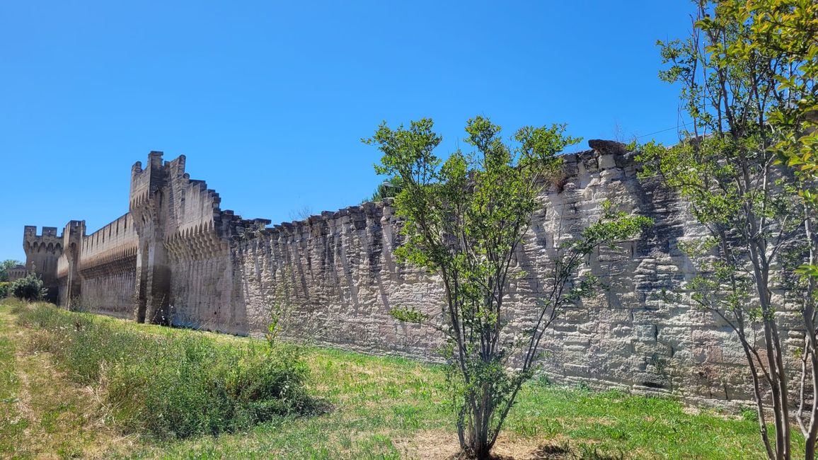 Mur d'enceinte 4,3 km, construit pour protéger le papauté