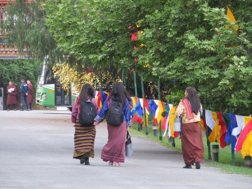 Auf dem Weg zum Dzong