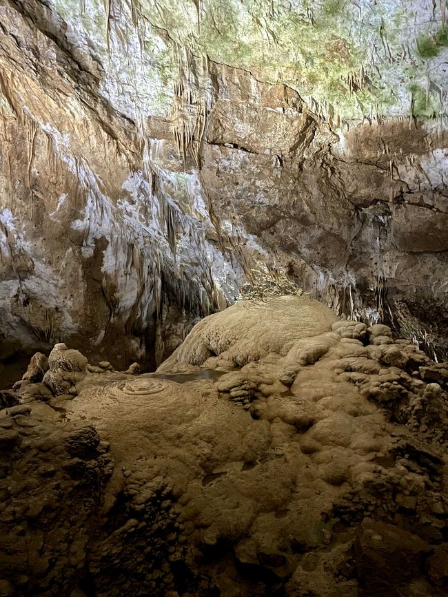 Tropfsteinhöhlenbesichtigung in Georgien - Prometheus Cave