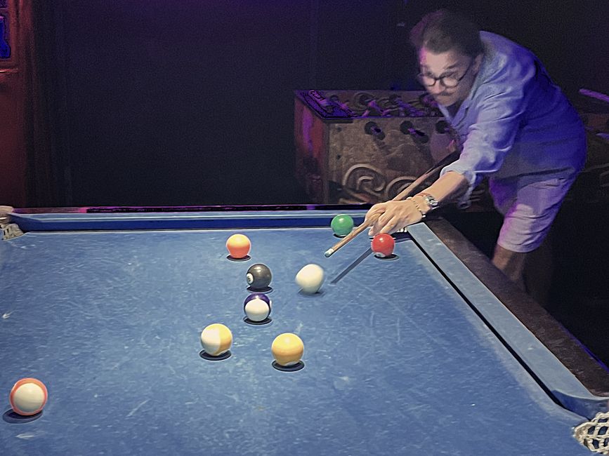 Martin beim Pool-Billard