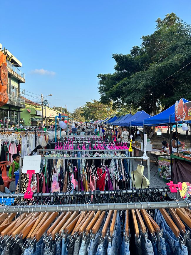From the beach to the night market — Koh Phangan tour part 2