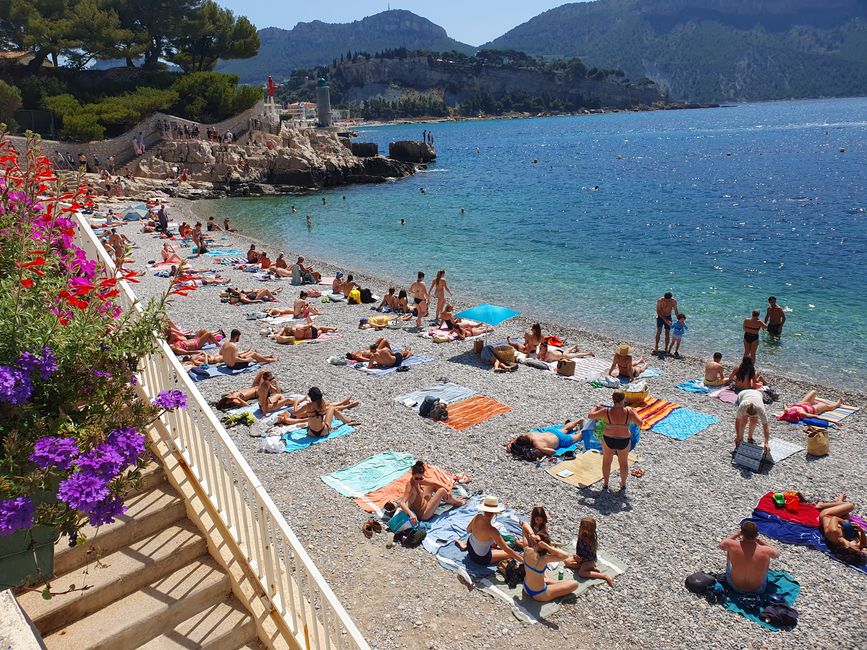 The beaches in Cassis are small and crowded