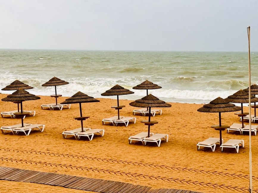 The weather does what it wants! Rain and thunderstorms in Albufeira