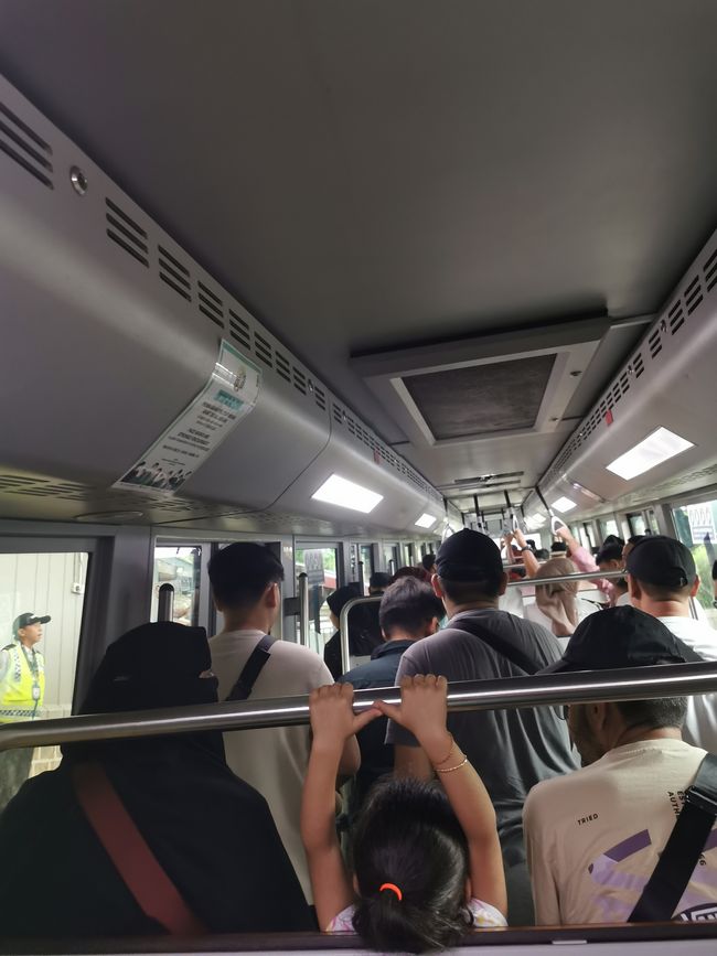 ... 终于站在缆车里 ...