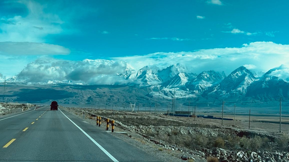 Tashkurgan تاشقورغان بازىرى / Sarikol تاشقۈرغان بۇزۇر / Shitoucheng 石頭城